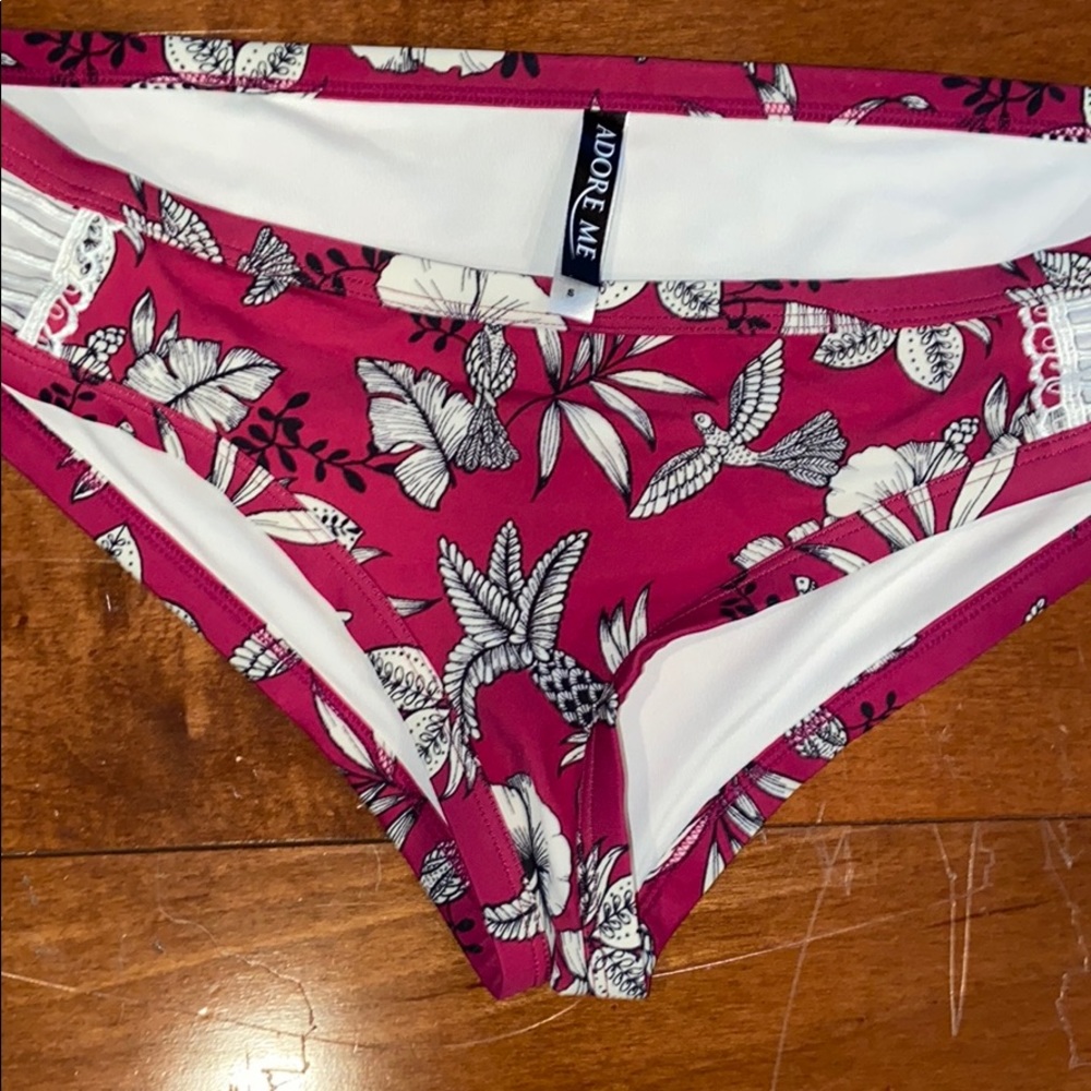 Bikini - Picture 2 of 4